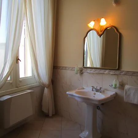 לינה וארוחת בוקר Li Putti Luxury גלטונה