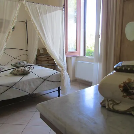 לינה וארוחת בוקר Li Putti Luxury 3*