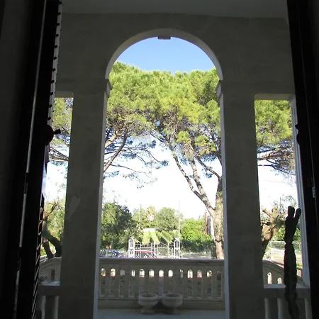 Oda ve Kahvaltı Li Putti Luxury 3*